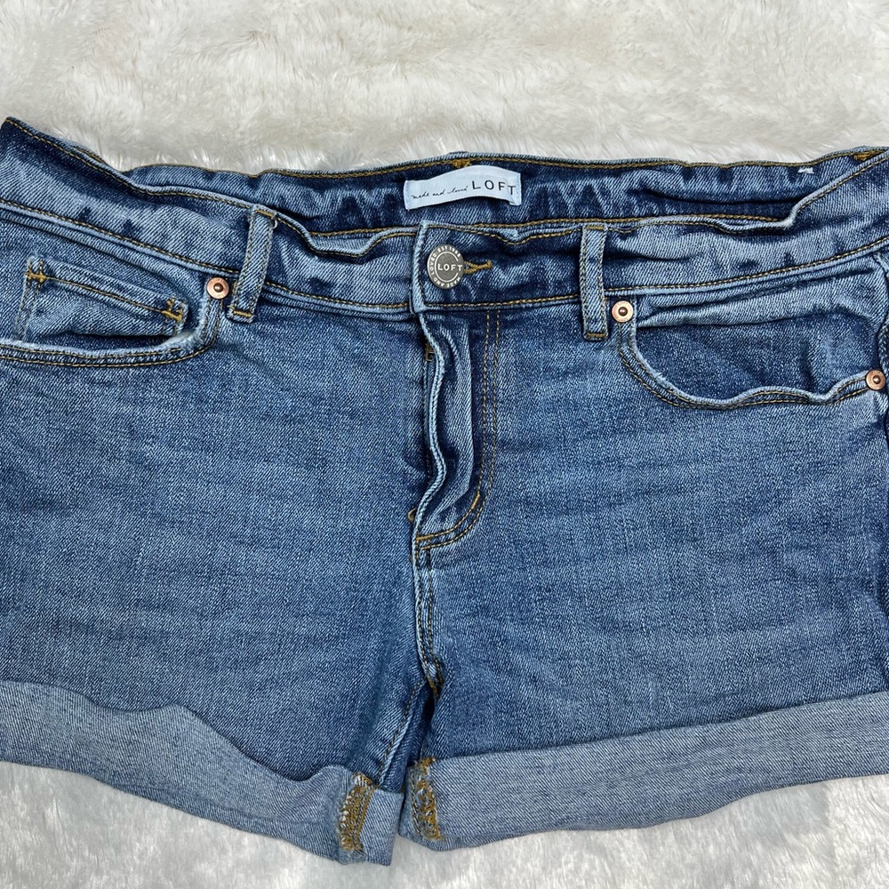 Loft Cuffed Denim Mid-Rise Shorts Regular Wash Women’s Sz 2 - Picture 3 of 6